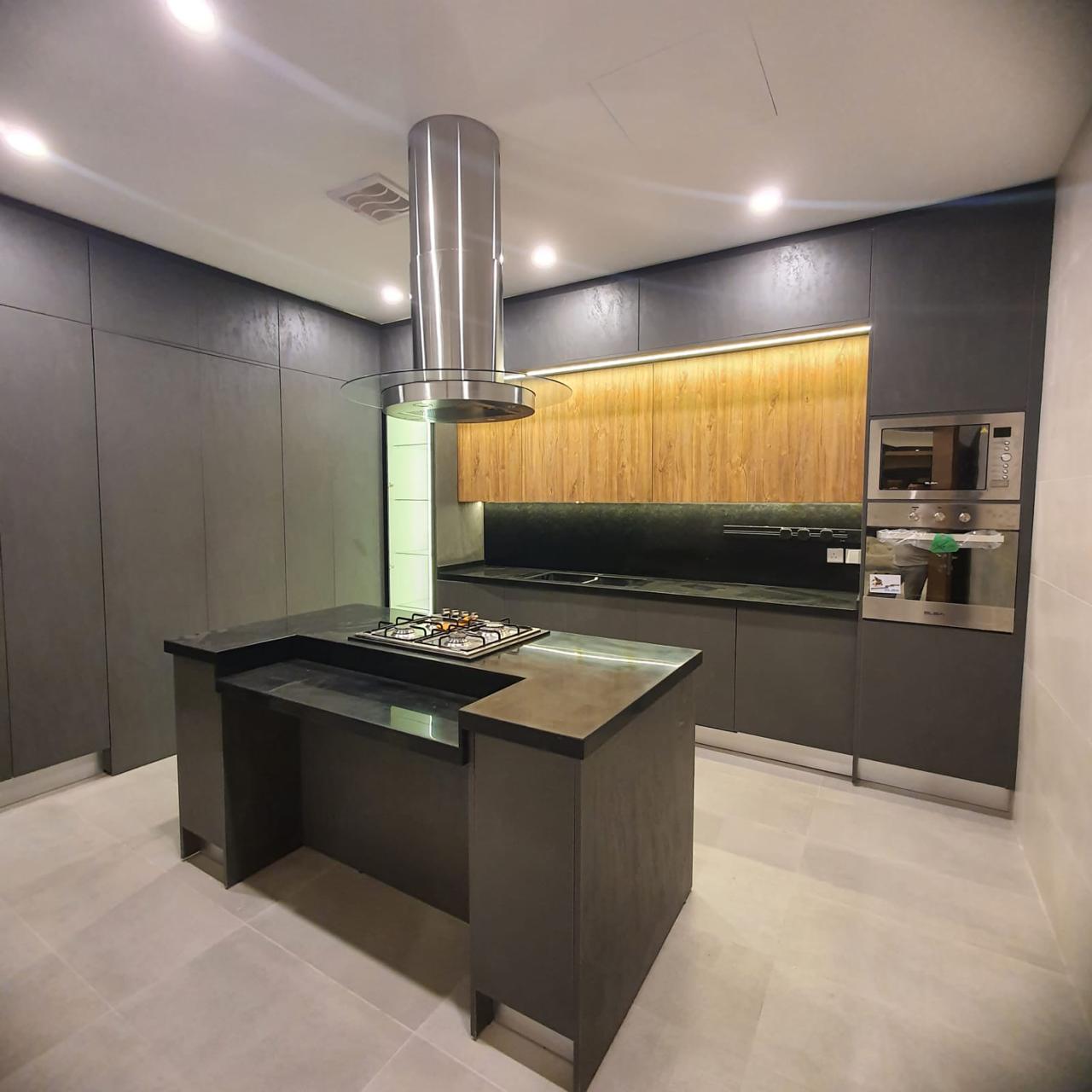 أثاث خشبي فاخر: أناقة وجودة في كل قطعة